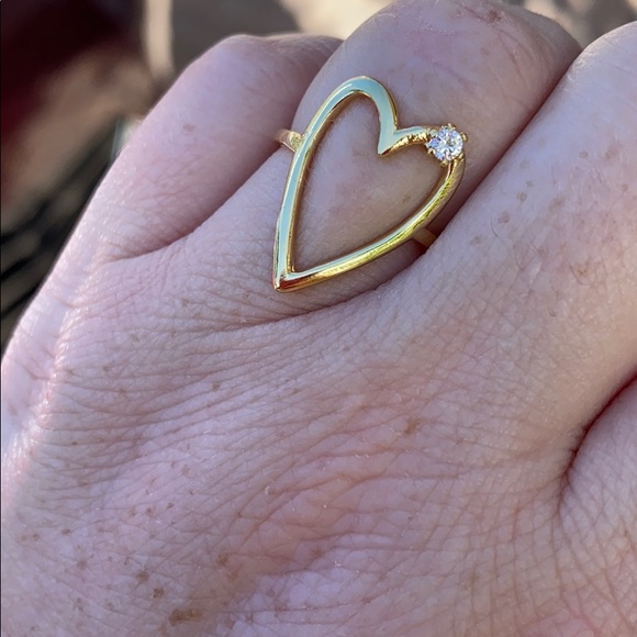 Open Heart Ring 💛 - Picture 2 of 3